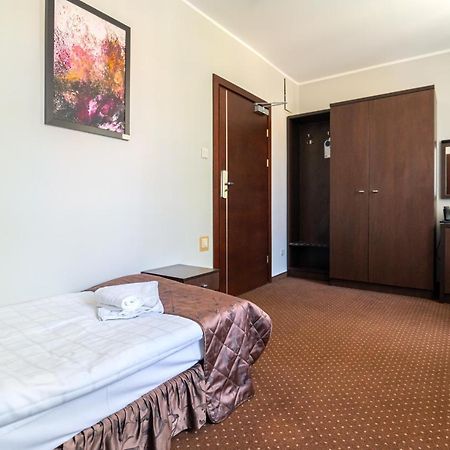 Hotel Pod Filarami Челядзь Экстерьер фото